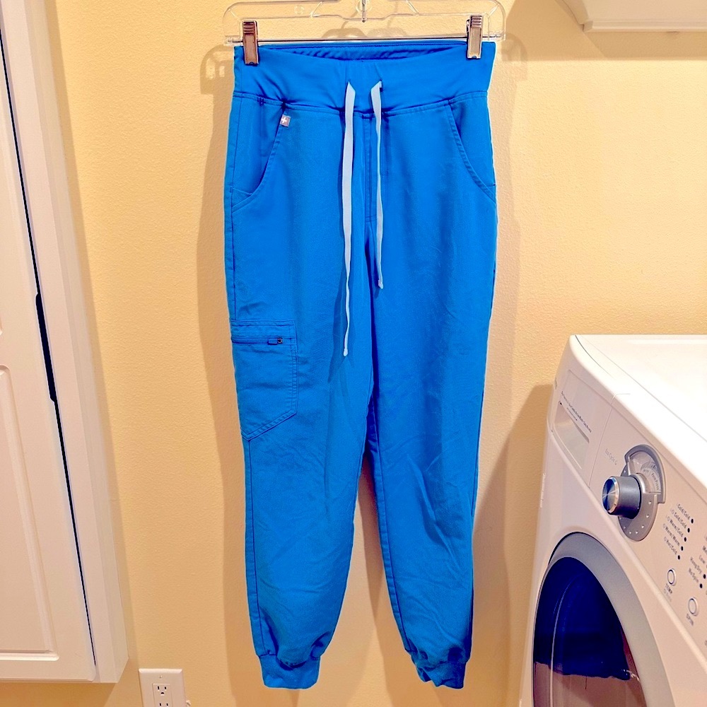 Figs High Waisted Zamora Jogger Scrub Pants- size XS (regular length) Royal Blue
